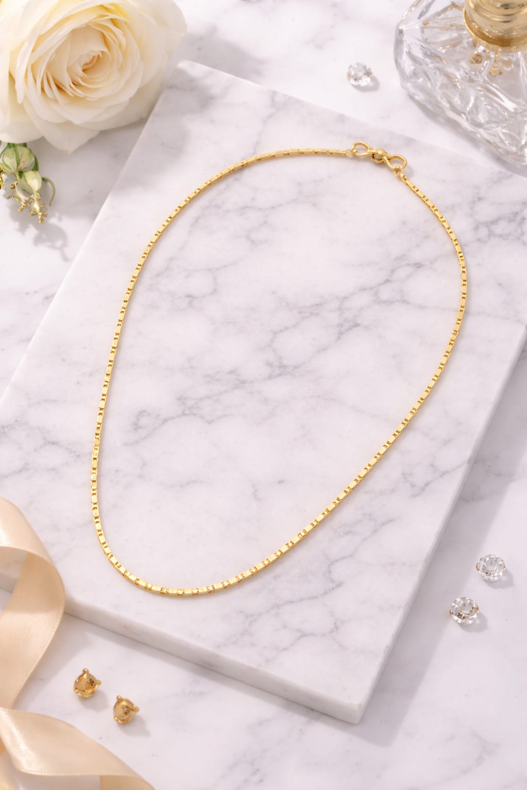 Premium Gold Finish Chain Necklace – Modern Simple Jewelry