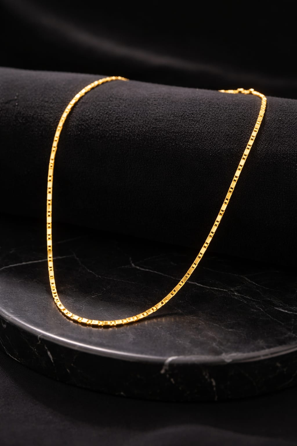 Premium Gold Finish Chain Necklace – Modern Simple Jewelry